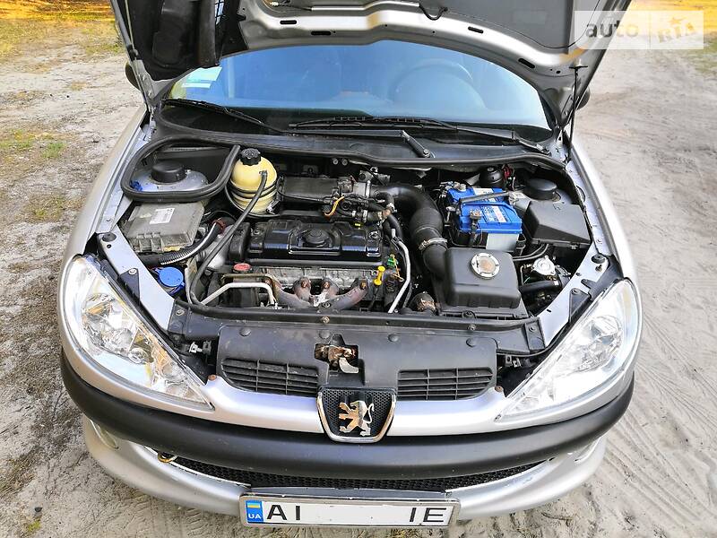 Хетчбек Peugeot 206 2000 в Києві