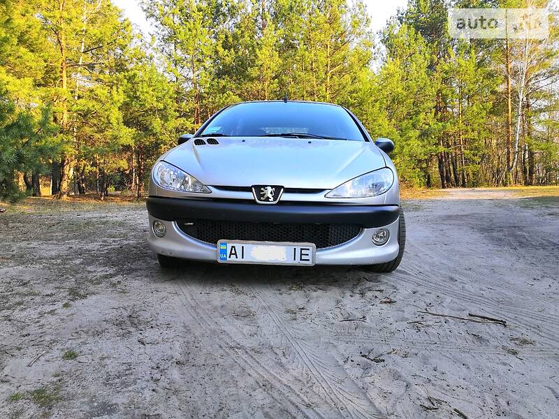 Хетчбек Peugeot 206 2000 в Києві