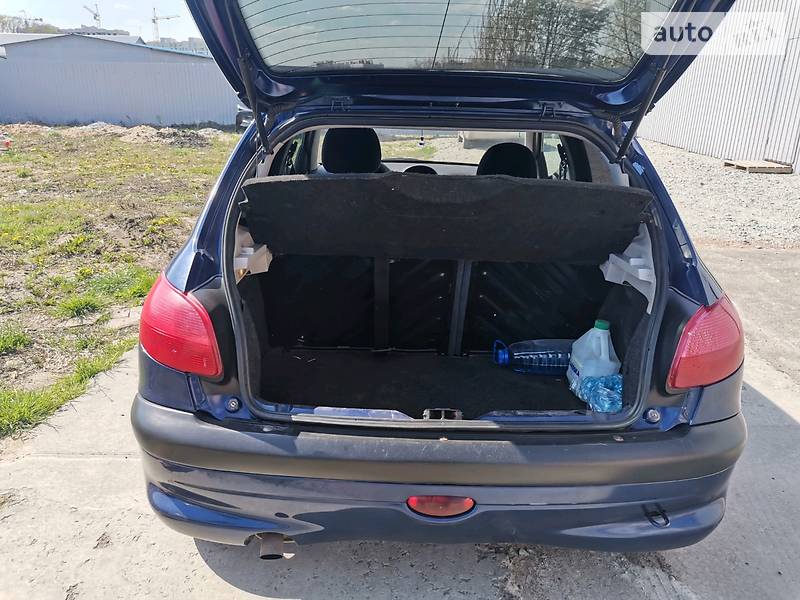 Хетчбек Peugeot 206 2001 в Києві