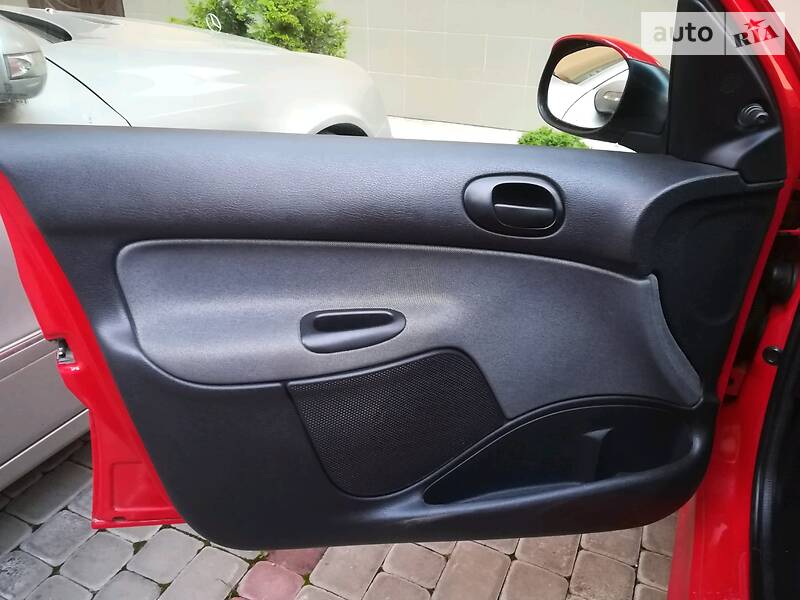 Хетчбек Peugeot 206 2008 в Мукачевому