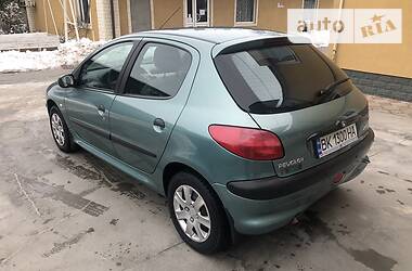 Хетчбек Peugeot 206 2001 в Рівному