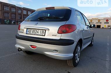 Хэтчбек Peugeot 206 2005 в Киеве