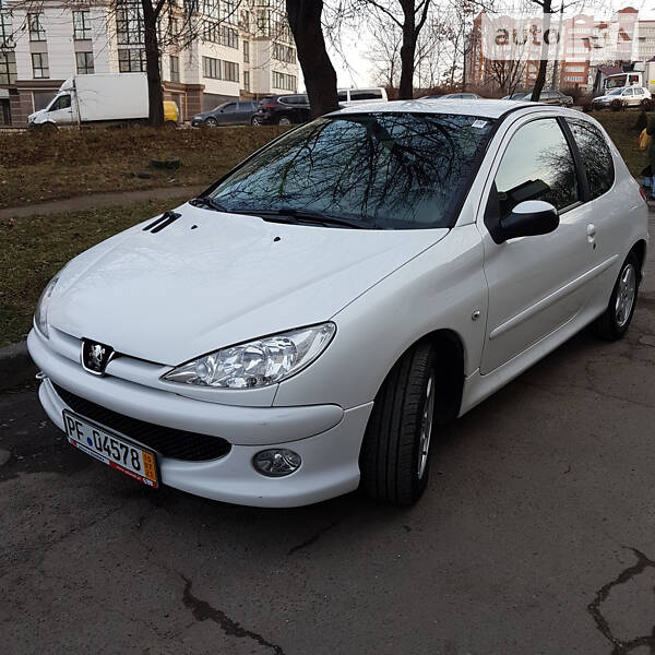 Хэтчбек Peugeot 206 2009 в Тернополе