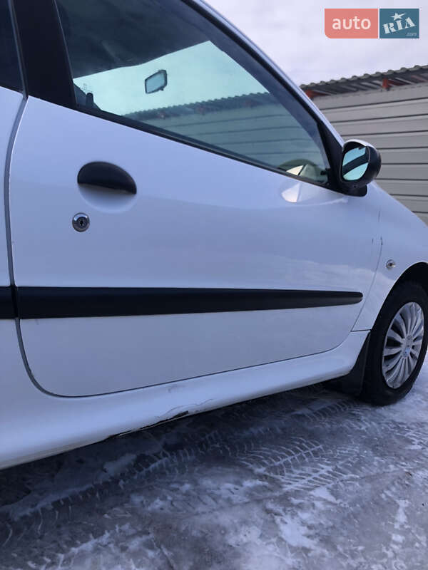 Хэтчбек Peugeot 206 2006 в Ирпене