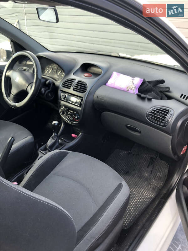 Хэтчбек Peugeot 206 2006 в Ирпене