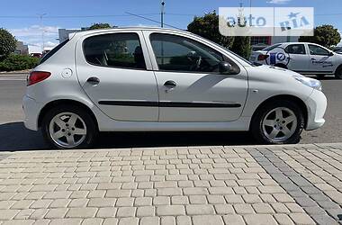 Хэтчбек Peugeot 206 2009 в Мукачево