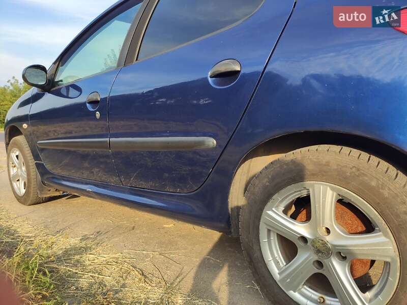Хетчбек Peugeot 206 2007 в Краснограді