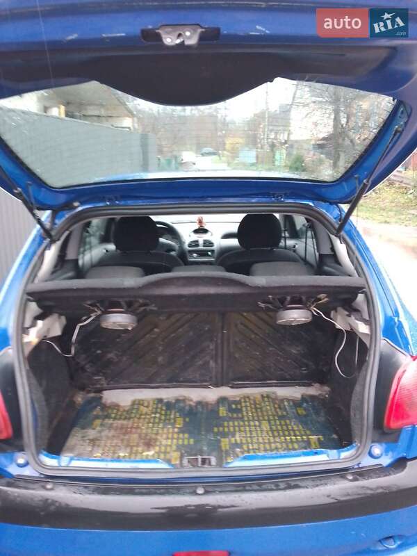 Хетчбек Peugeot 206 2005 в Каневі