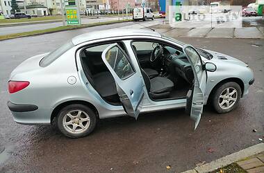 Седан Peugeot 206 2010 в 