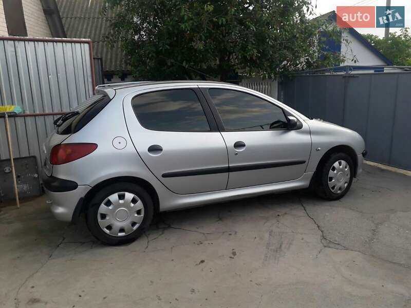 Хэтчбек Peugeot 206 2008 в Погребище