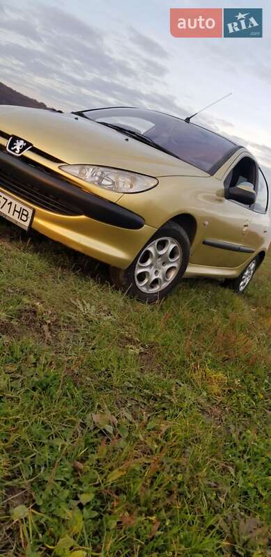 Хетчбек Peugeot 206 2002 в Івано-Франківську