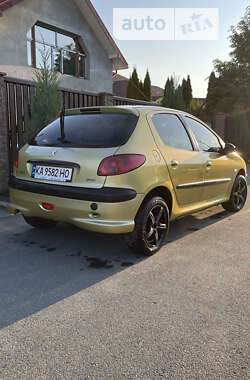 Хэтчбек Peugeot 206 2005 в Киеве