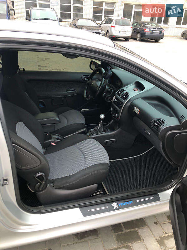 Хэтчбек Peugeot 206 2003 в Кременчуге