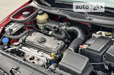 Хэтчбек Peugeot 206 2006 в 