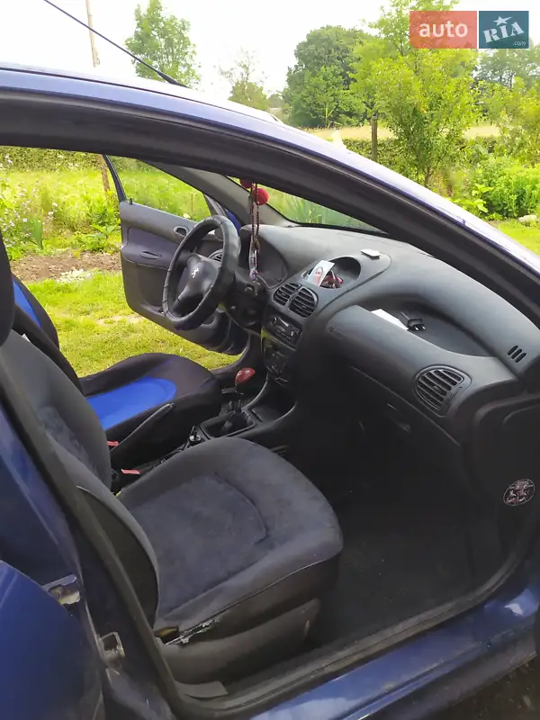 Хэтчбек Peugeot 206 2000 в 