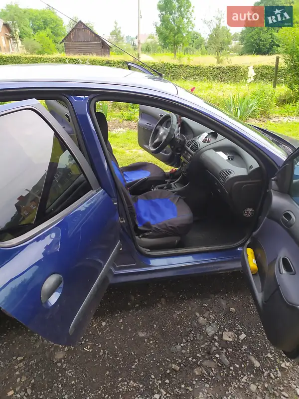 Хэтчбек Peugeot 206 2000 в 