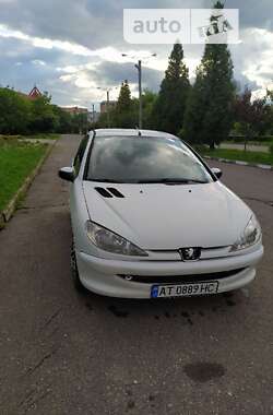 Хэтчбек Peugeot 206 2004 в Калуше