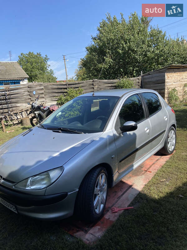 Хэтчбек Peugeot 206 2002 в Попельне