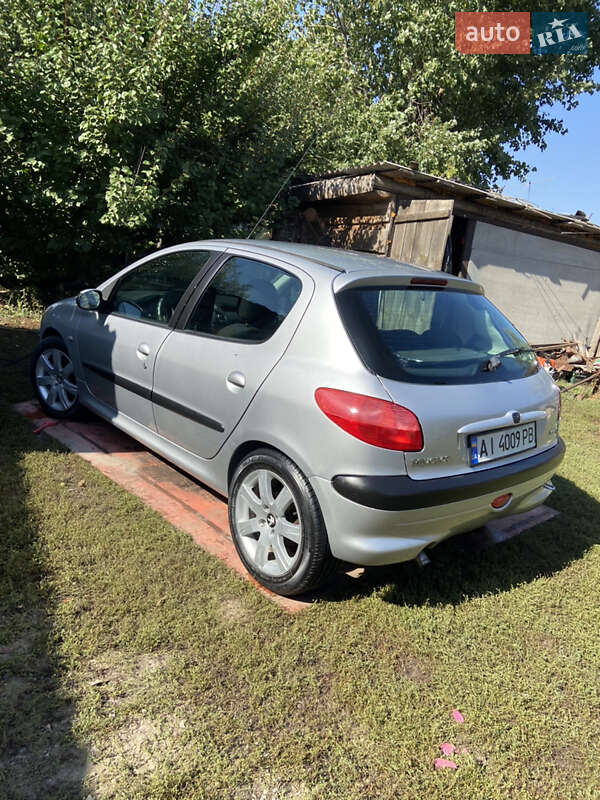 Хэтчбек Peugeot 206 2002 в Попельне