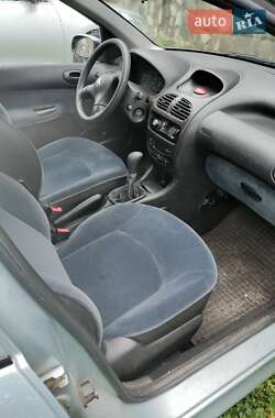 Хетчбек Peugeot 206 2000 в Вижниці