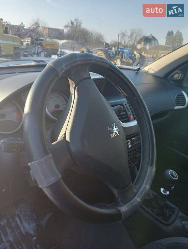 Хетчбек Peugeot 206 2009 в Цумані