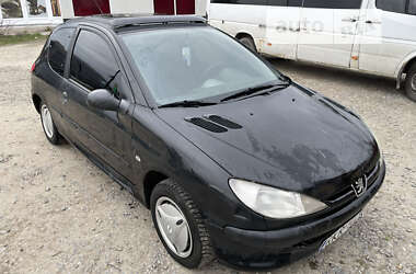 Хэтчбек Peugeot 206 2000 в Тячеве