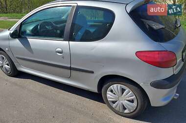 Хэтчбек Peugeot 206 2002 в 