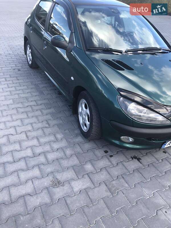 Хэтчбек Peugeot 206 2003 в Зборове