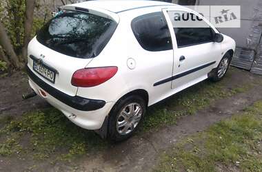 Хэтчбек Peugeot 206 2002 в 