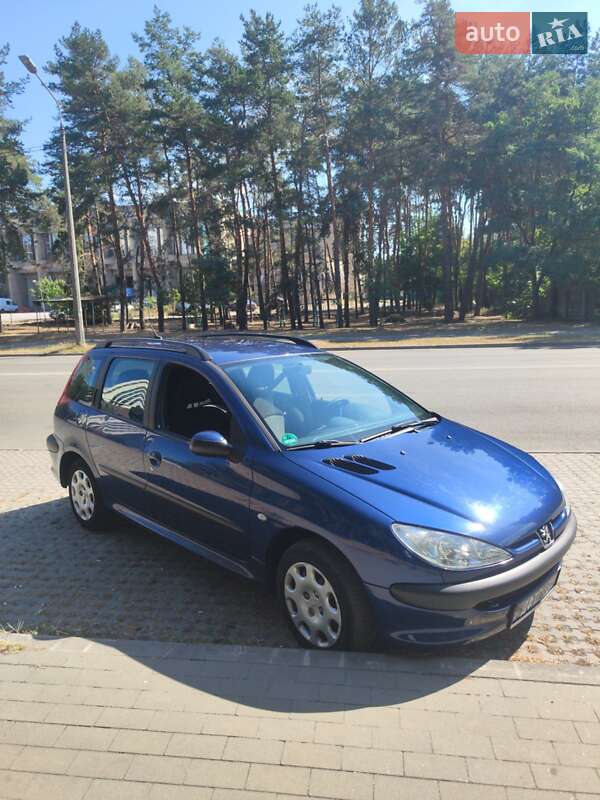Универсал Peugeot 206 2004 в 