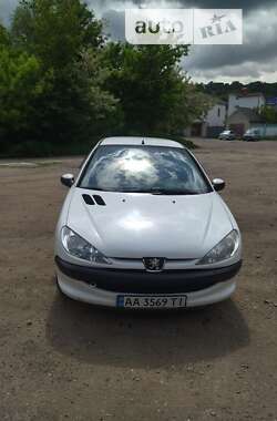 Хетчбек Peugeot 206 2008 в Чернівцях