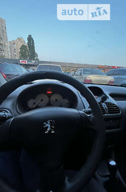 Хэтчбек Peugeot 206 2003 в Киеве