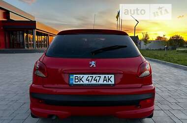 Хэтчбек Peugeot 206 2011 в Ровно