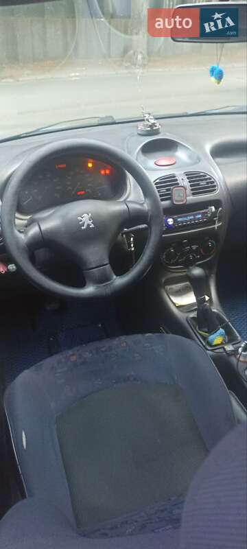 Хетчбек Peugeot 206 2000 в Дніпрі
