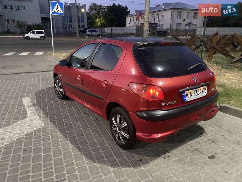 Хэтчбек Peugeot 206 2005 в Киеве
