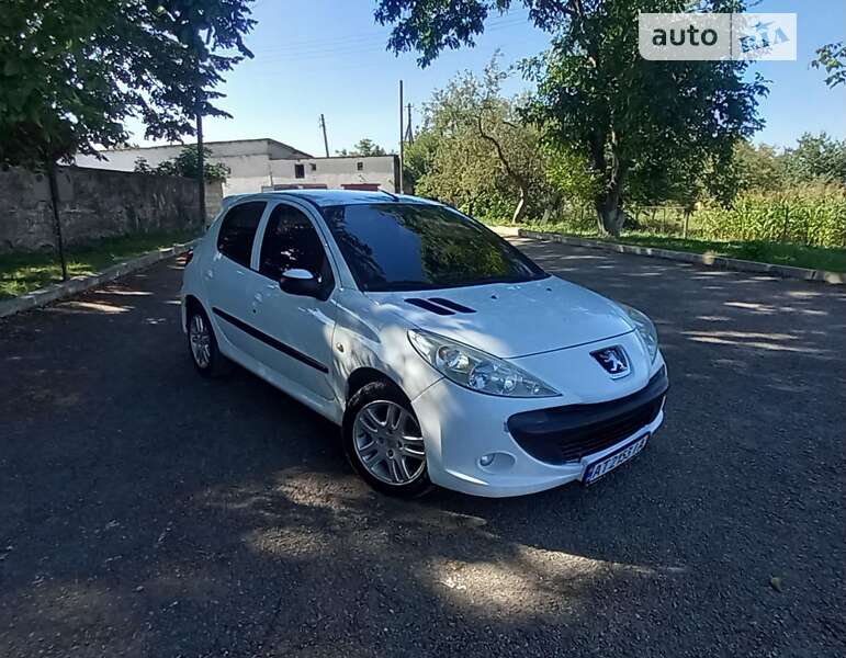 Хэтчбек Peugeot 206 2011 в Коломые