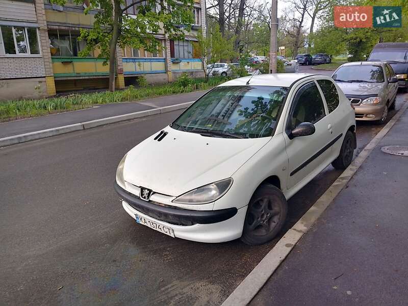 Хэтчбек Peugeot 206 2003 в Киеве