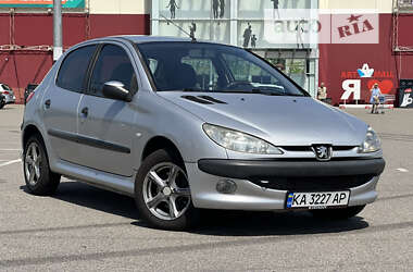 Хетчбек Peugeot 206 2008 в Києві