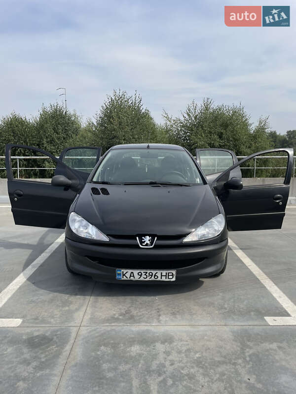Хетчбек Peugeot 206 2008 в Києві