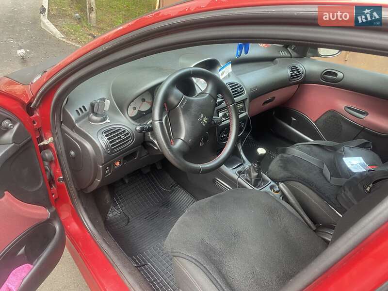 Хэтчбек Peugeot 206 2005 в Киеве