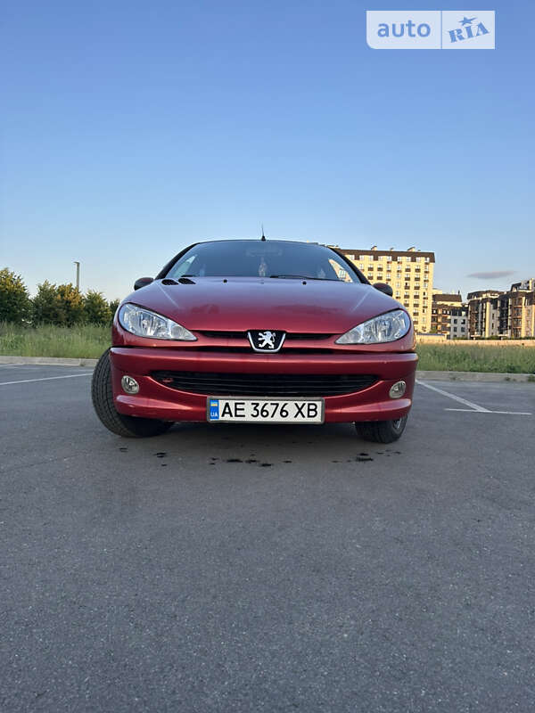 Хетчбек Peugeot 206 2003 в Києві