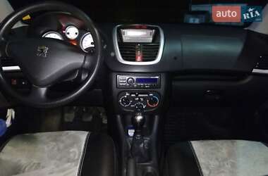 Хэтчбек Peugeot 206 2011 в 