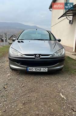 Хетчбек Peugeot 206 2004 в Сваляві