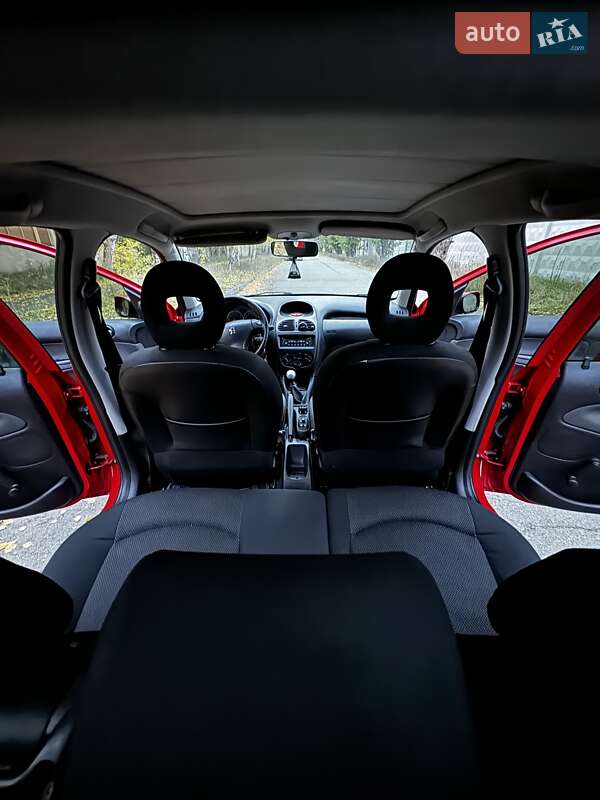 Хэтчбек Peugeot 206 2006 в Киеве фото 5 Хэтчбек Peugeot 206 2006 в Киеве