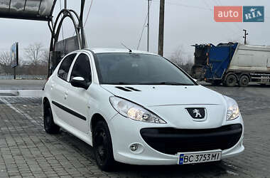 Хэтчбек Peugeot 206 2010 в Ивано-Франковске