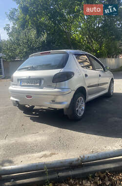 Хэтчбек Peugeot 206 2002 в Киеве