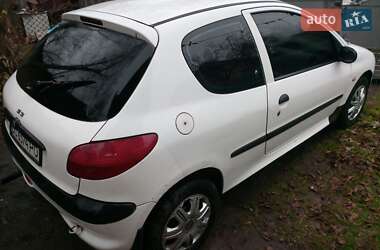 Хэтчбек Peugeot 206 2002 в 
