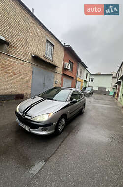 Хэтчбек Peugeot 206 2001 в Киеве