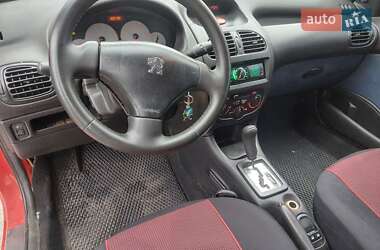Хэтчбек Peugeot 206 2002 в 