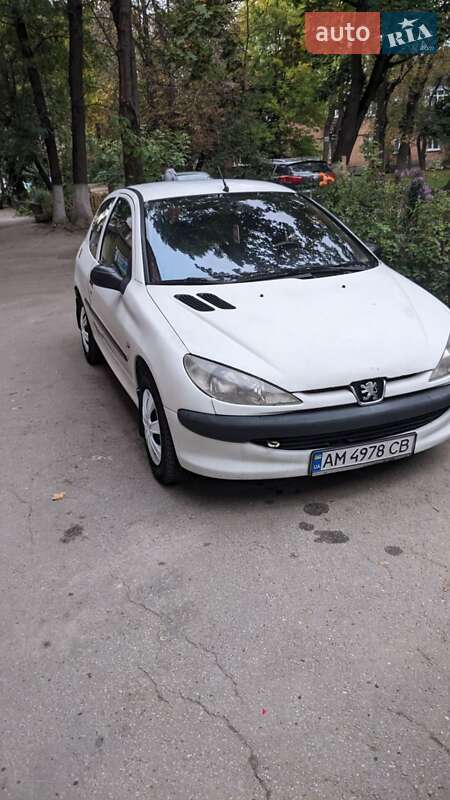 Хетчбек Peugeot 206 2002 в Житомирі